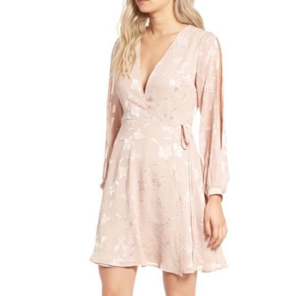 ASTR The Label Floral Blush Burnout Slit Sleeve Wrap Dress Size Medium - Picture 1 of 11